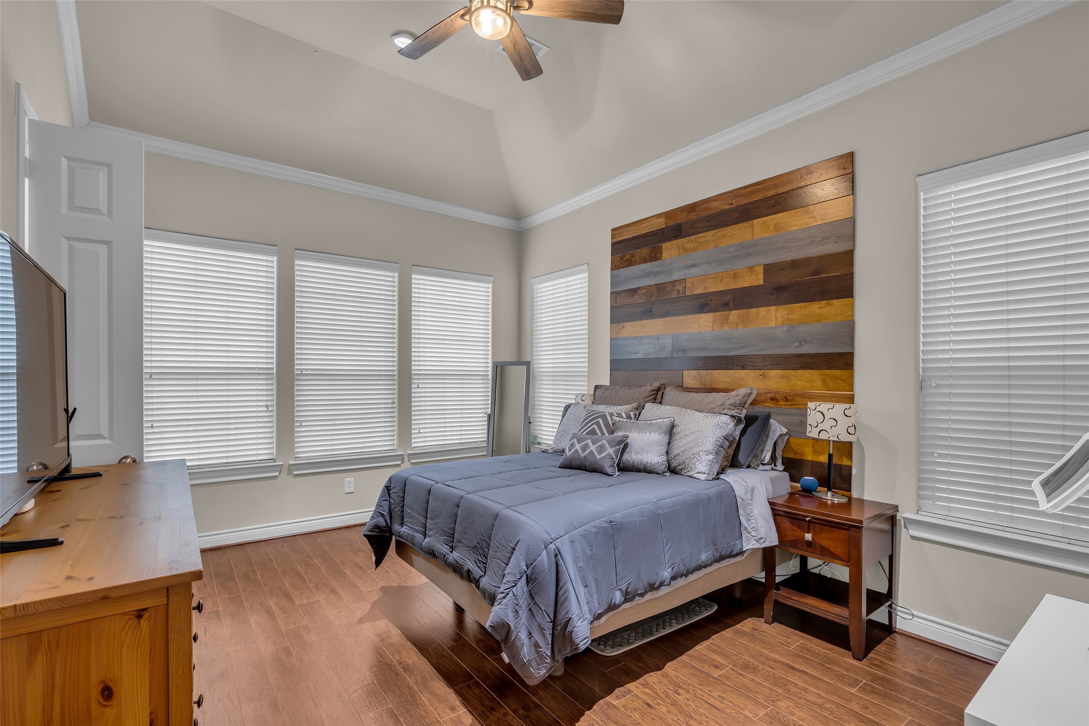 2835 Clinton Drive Houston, TX 77020 - Photo 16 of 27