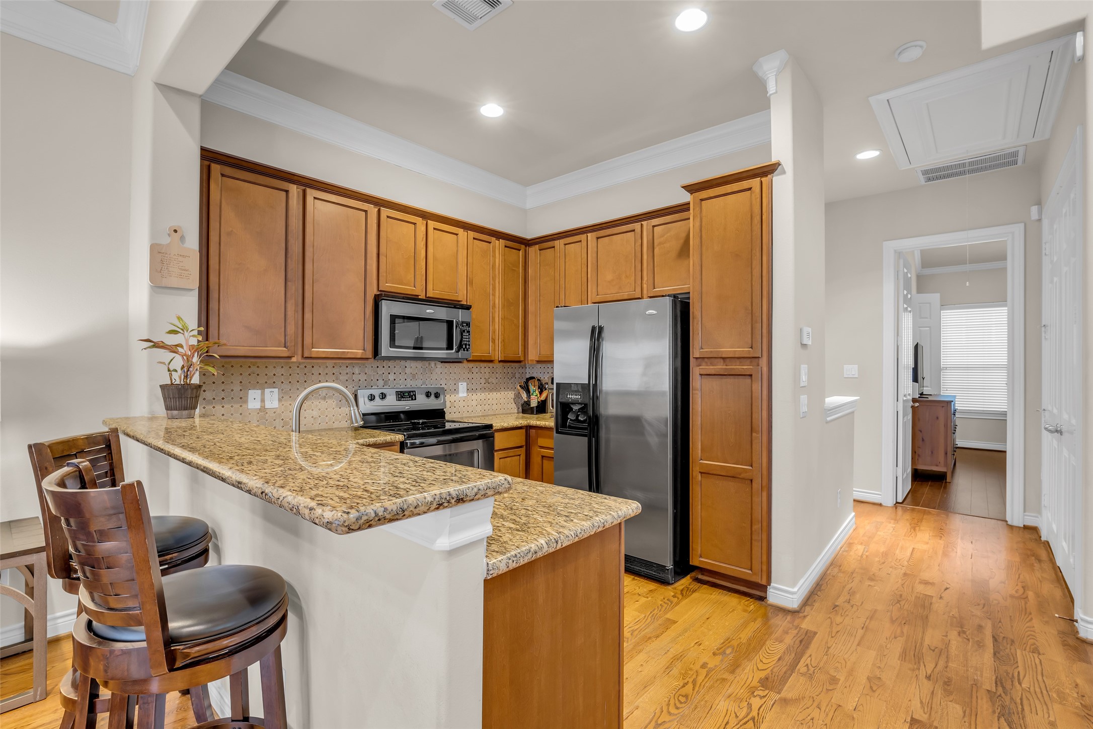 2835 Clinton Drive Houston, TX 77020 - Photo 7 of 27