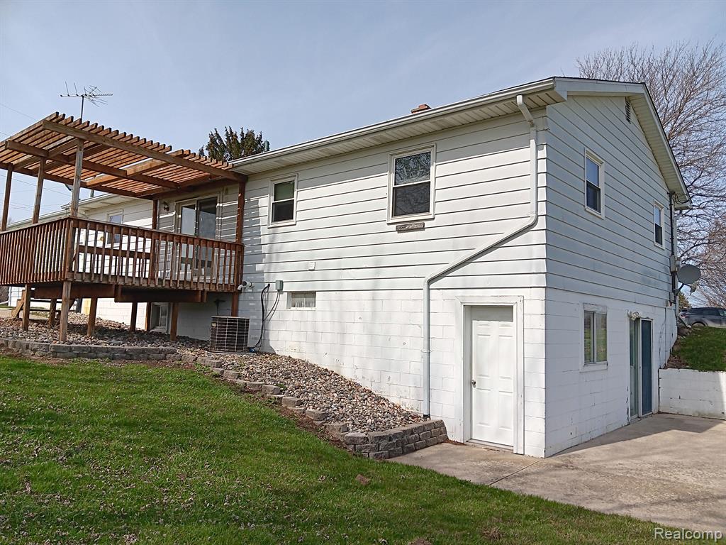 8233 West Iosco Road Fowlerville, MI 48836 - Photo 15 of 16