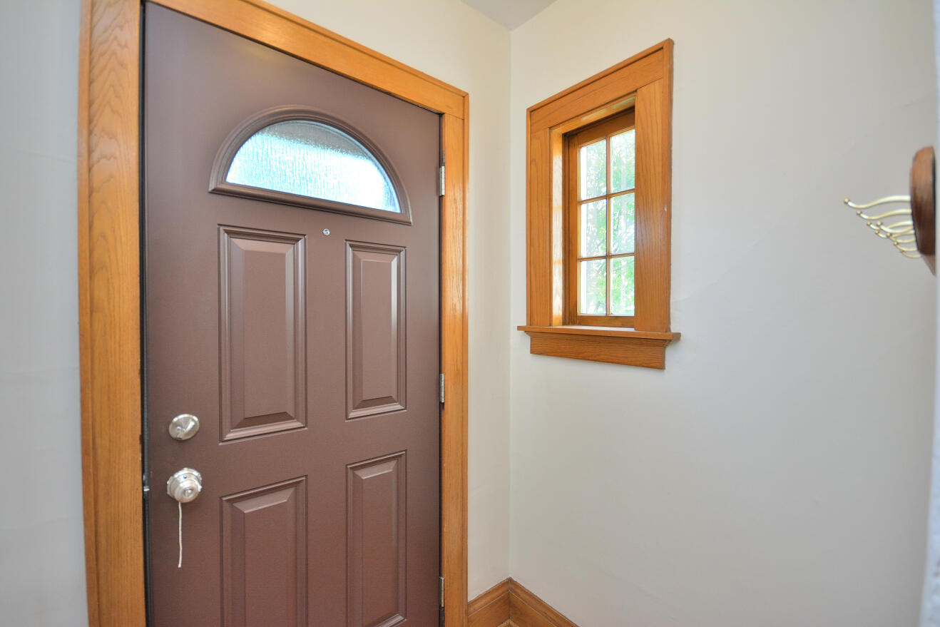 357 North 60th Street Milwaukee, WI 53213 - Photo 4 of 36 Entry Door
