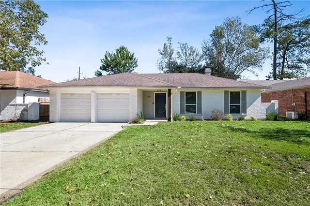 $284,000 | 635 Ridgewood Loop, Mandeville, LA 70471