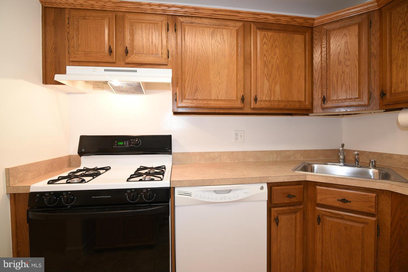 1400 Northgate Square, Unit 21A Reston, VA 20190 - Photo 7 of 30 Kitchen