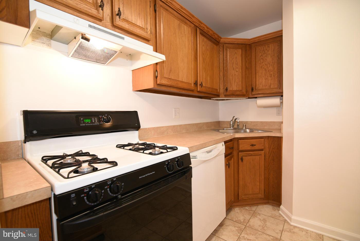 1400 Northgate Square, Unit 21A Reston, VA 20190 - Photo 8 of 30 Kitchen