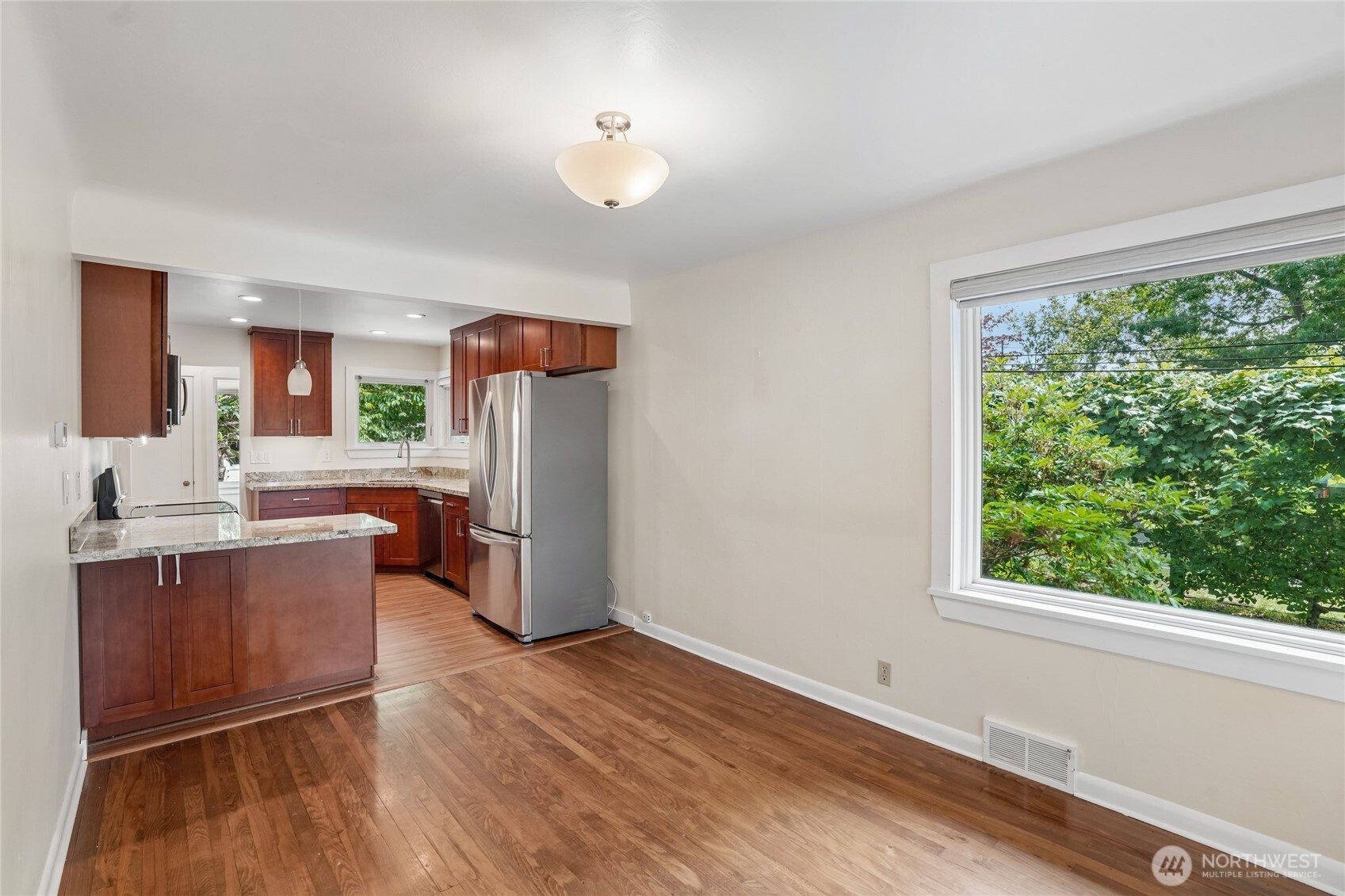3004 Southwest Barton Street Seattle, WA 98126 - Photo 12 of 40