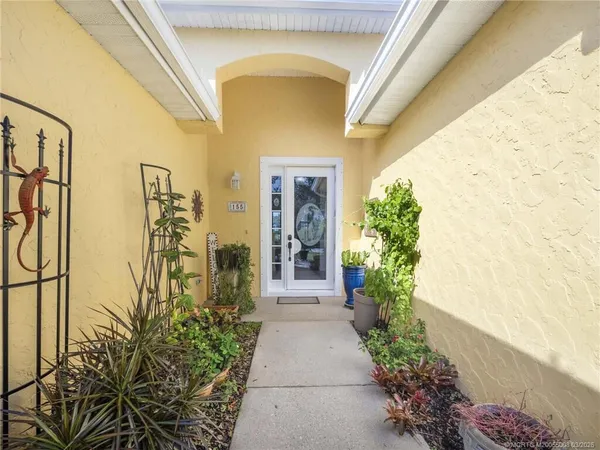 $2,700 | 155 56th Drive Southwest, Vero Beach, FL 32968