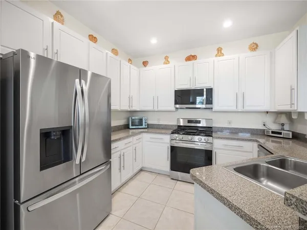 $2,700 | 155 56th Drive Southwest, Vero Beach, FL 32968