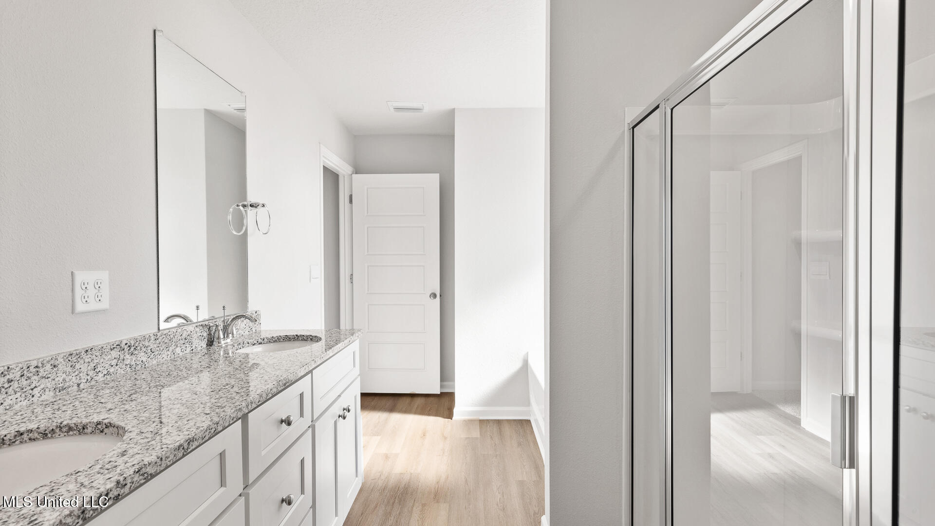 9486 Reserve Boulevard Biloxi, MS 39532 - Photo 17 of 27 Primary Bathroom