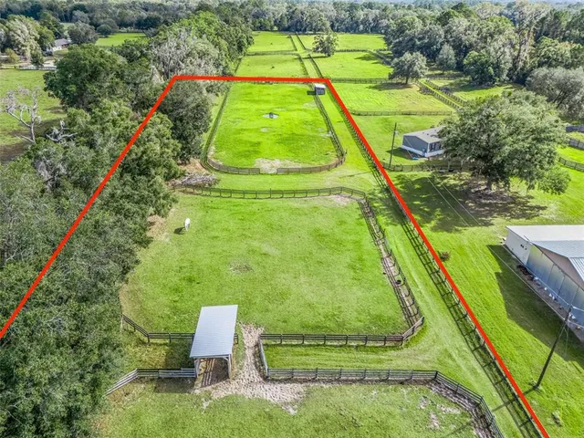 a view of an outdoor space