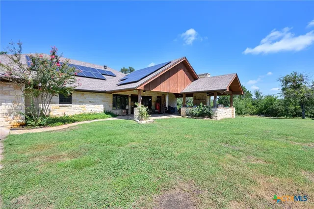 $885,000 | 725 County Road 300, Hamilton, TX 76531