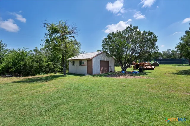 $885,000 | 725 County Road 300, Hamilton, TX 76531