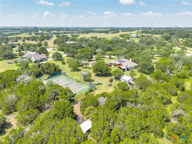 $885,000 | 725 County Road 300, Hamilton, TX 76531
