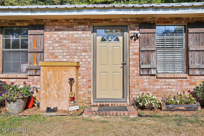 378 Country Estates Road Florence, MS 39073 - Photo 2 of 16 4067C38E-507B-423D-9BAA-DA7F16B41C67