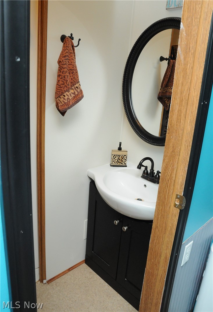 49600 Archer Road Caldwell, OH 43724 - Photo 14 of 35 Master bath