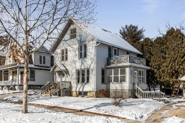 $279,000 | 204 Oneida Street, Beaver Dam, WI 53916