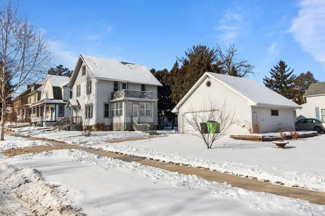 $279,000 | 204 Oneida Street, Beaver Dam, WI 53916