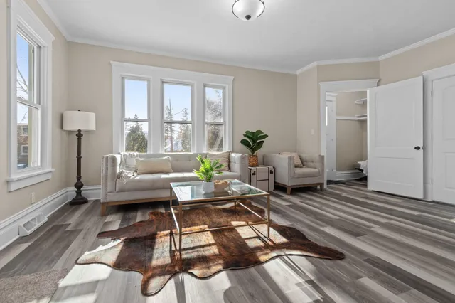 $279,000 | 204 Oneida Street, Beaver Dam, WI 53916