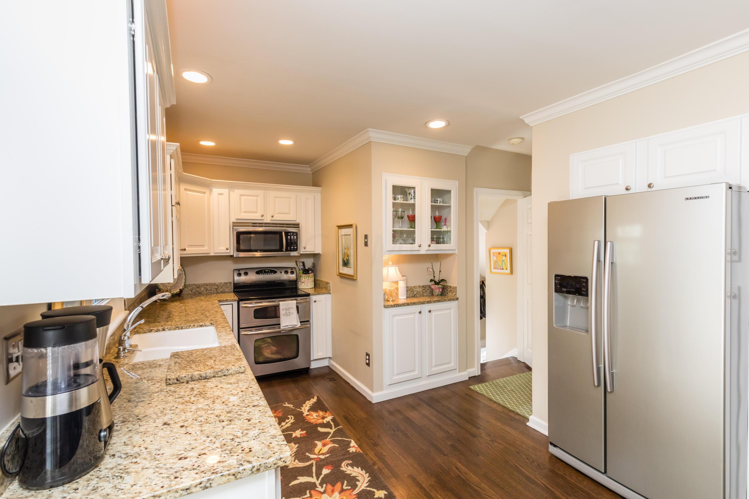 2712 Kent Road Columbus, OH 43221 - Photo 11 of 39