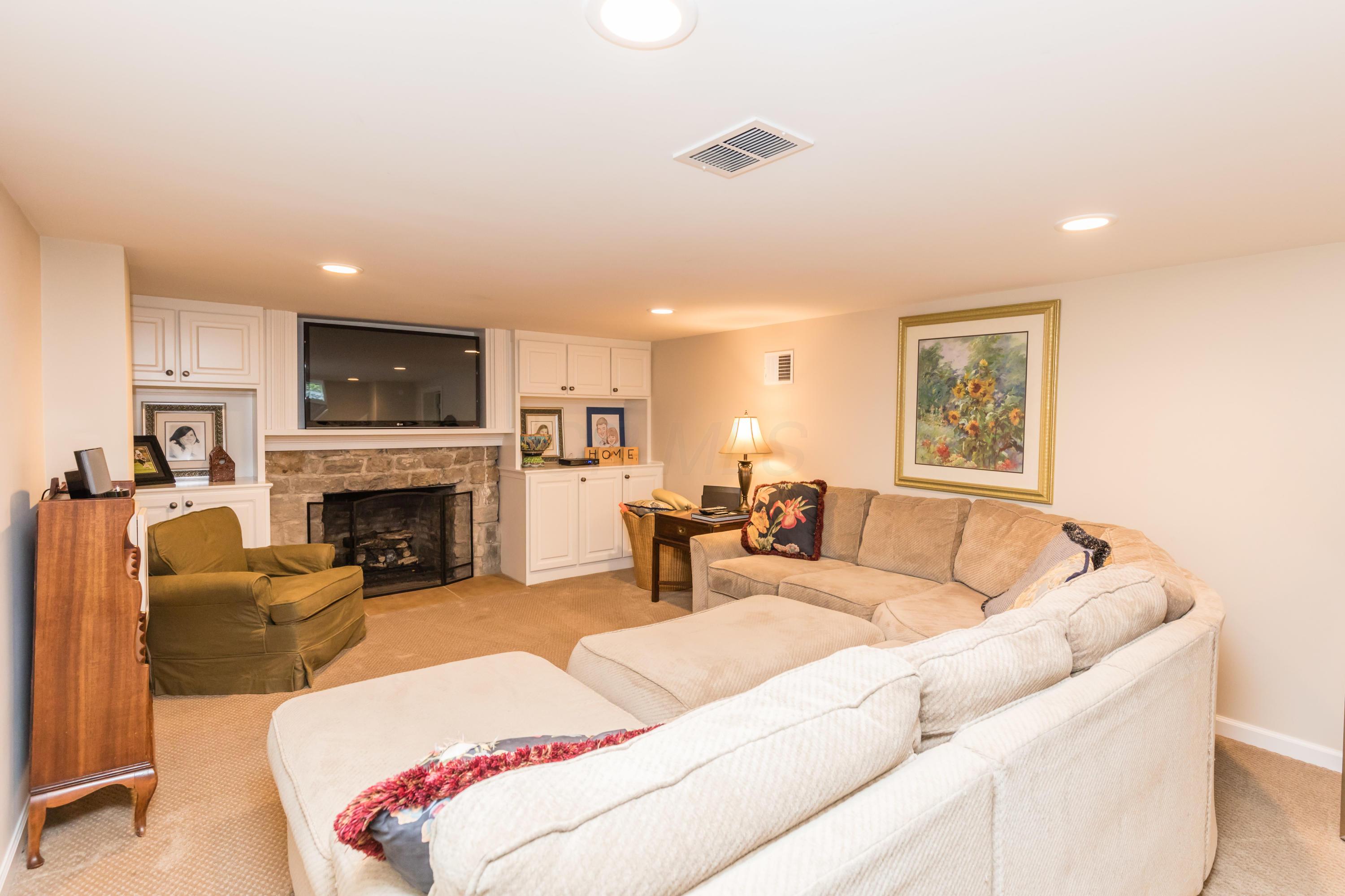 2712 Kent Road Columbus, OH 43221 - Photo 20 of 39