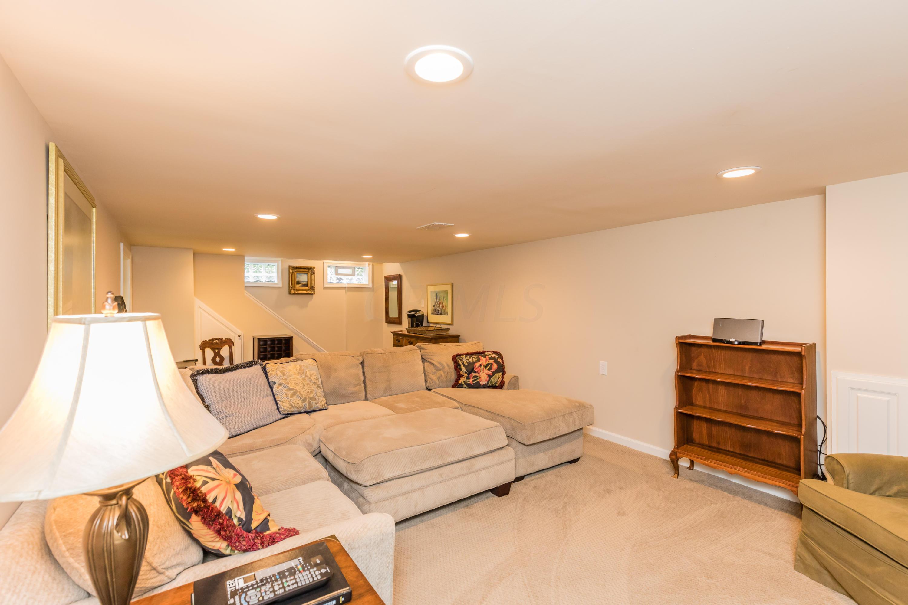 2712 Kent Road Columbus, OH 43221 - Photo 21 of 39
