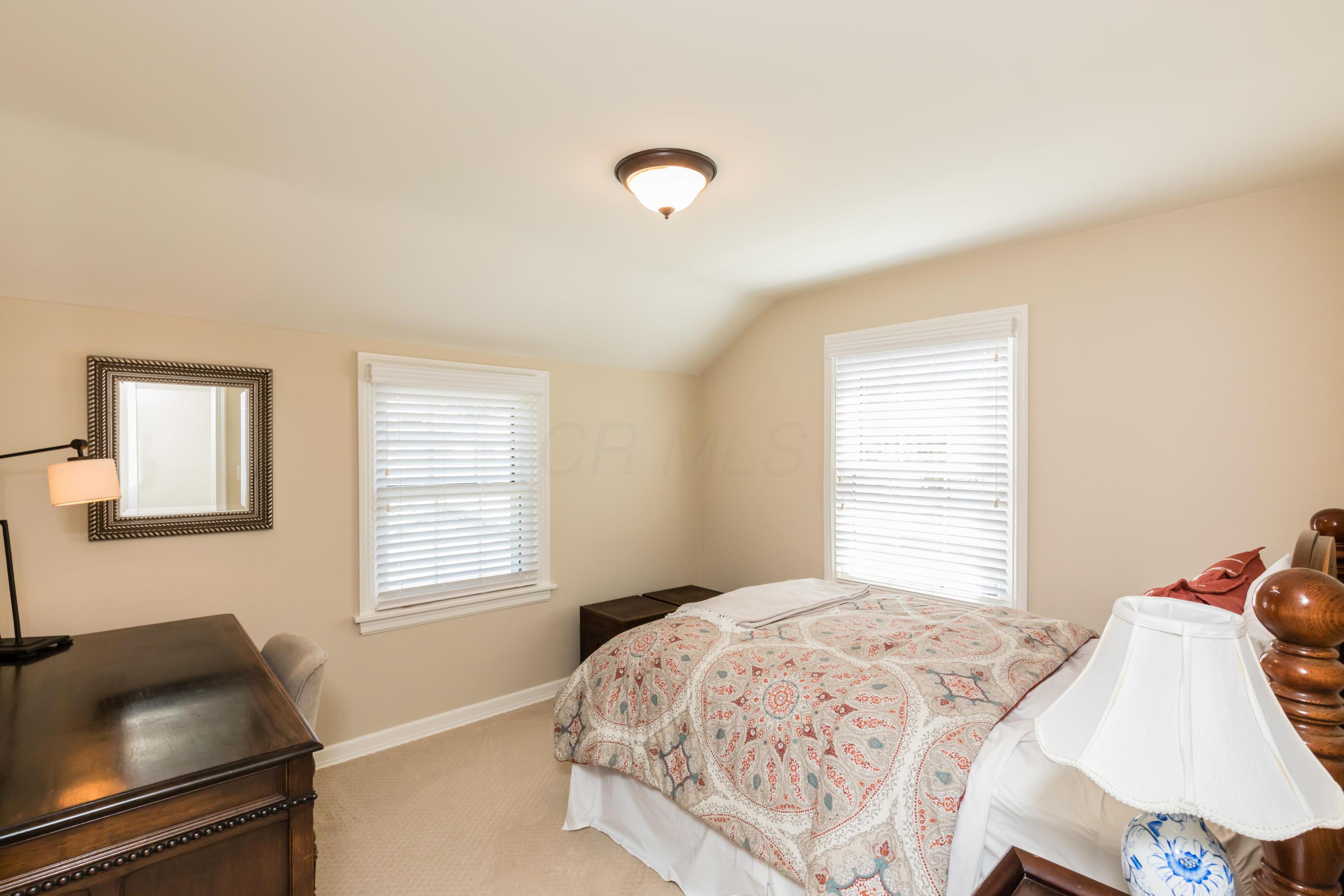 2712 Kent Road Columbus, OH 43221 - Photo 24 of 39