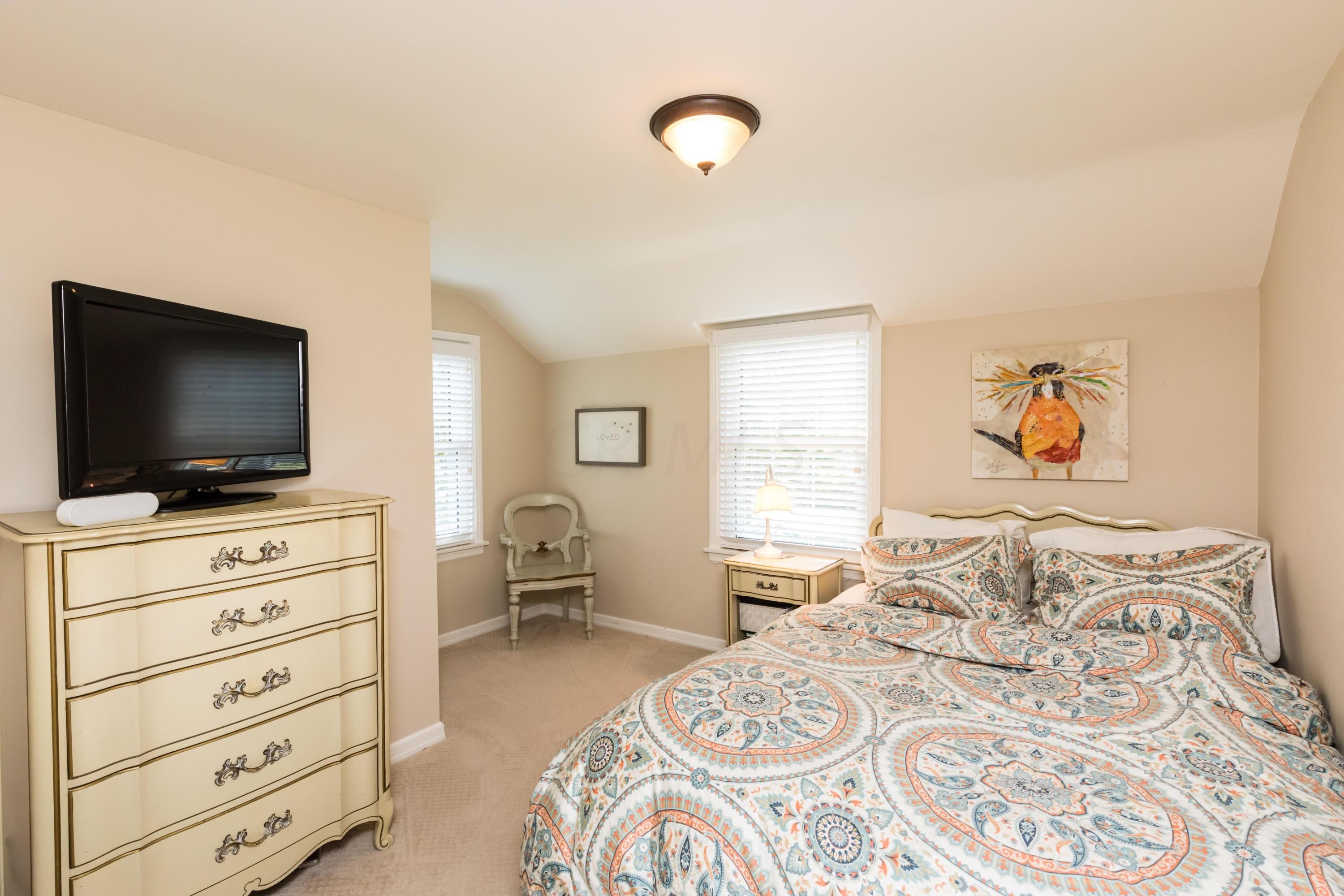 2712 Kent Road Columbus, OH 43221 - Photo 25 of 39
