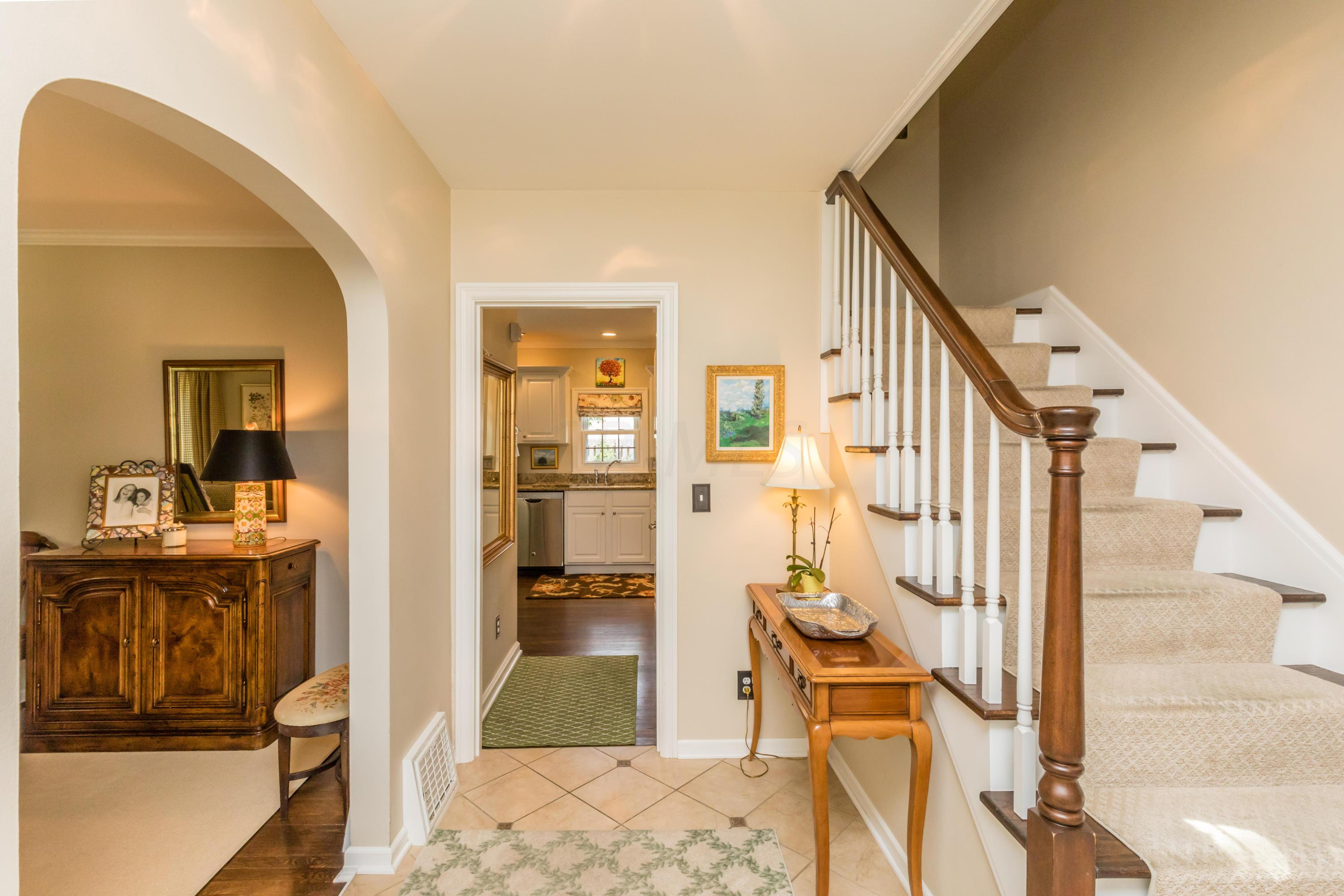 2712 Kent Road Columbus, OH 43221 - Photo 5 of 39