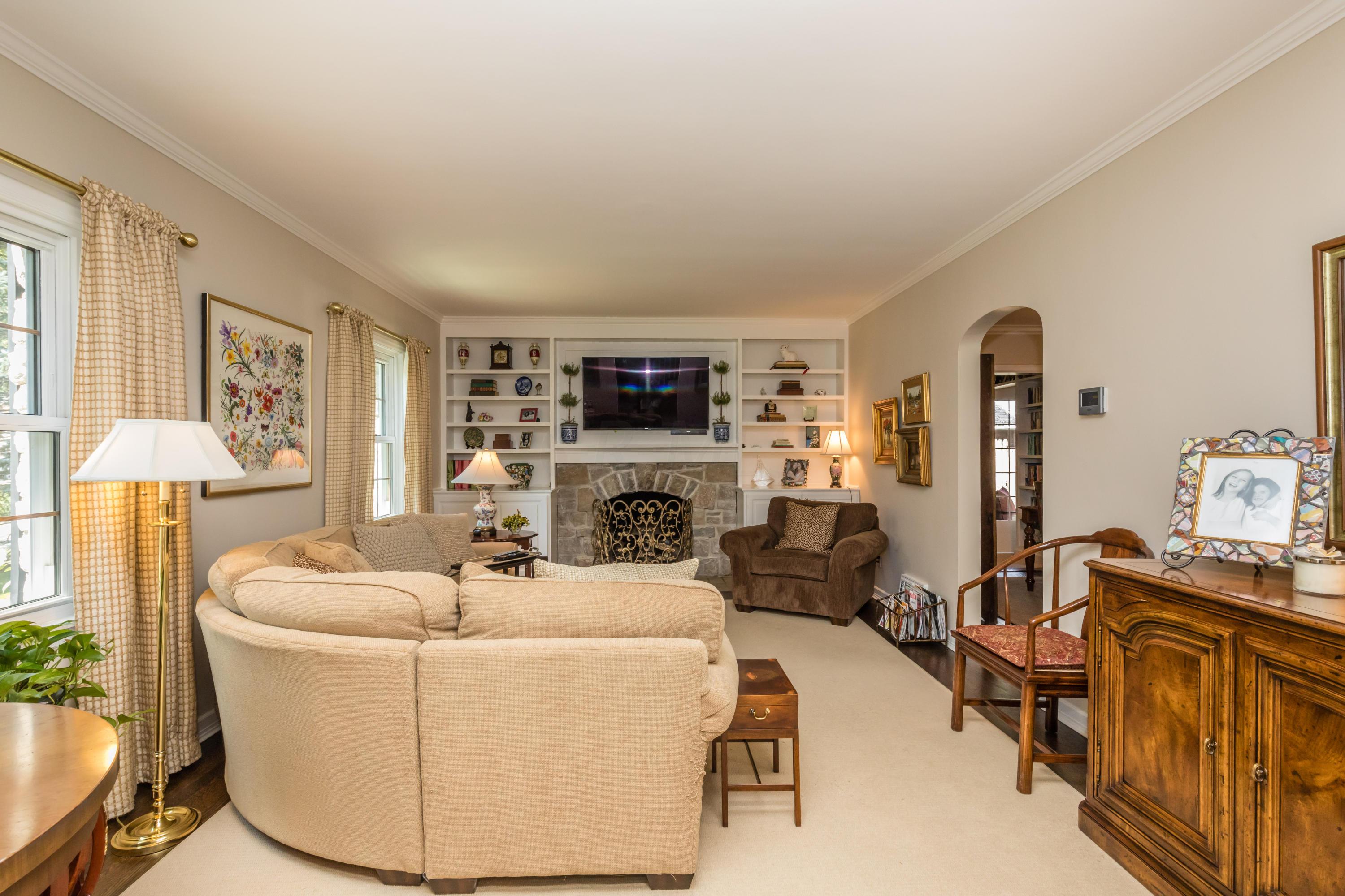 2712 Kent Road Columbus, OH 43221 - Photo 6 of 39