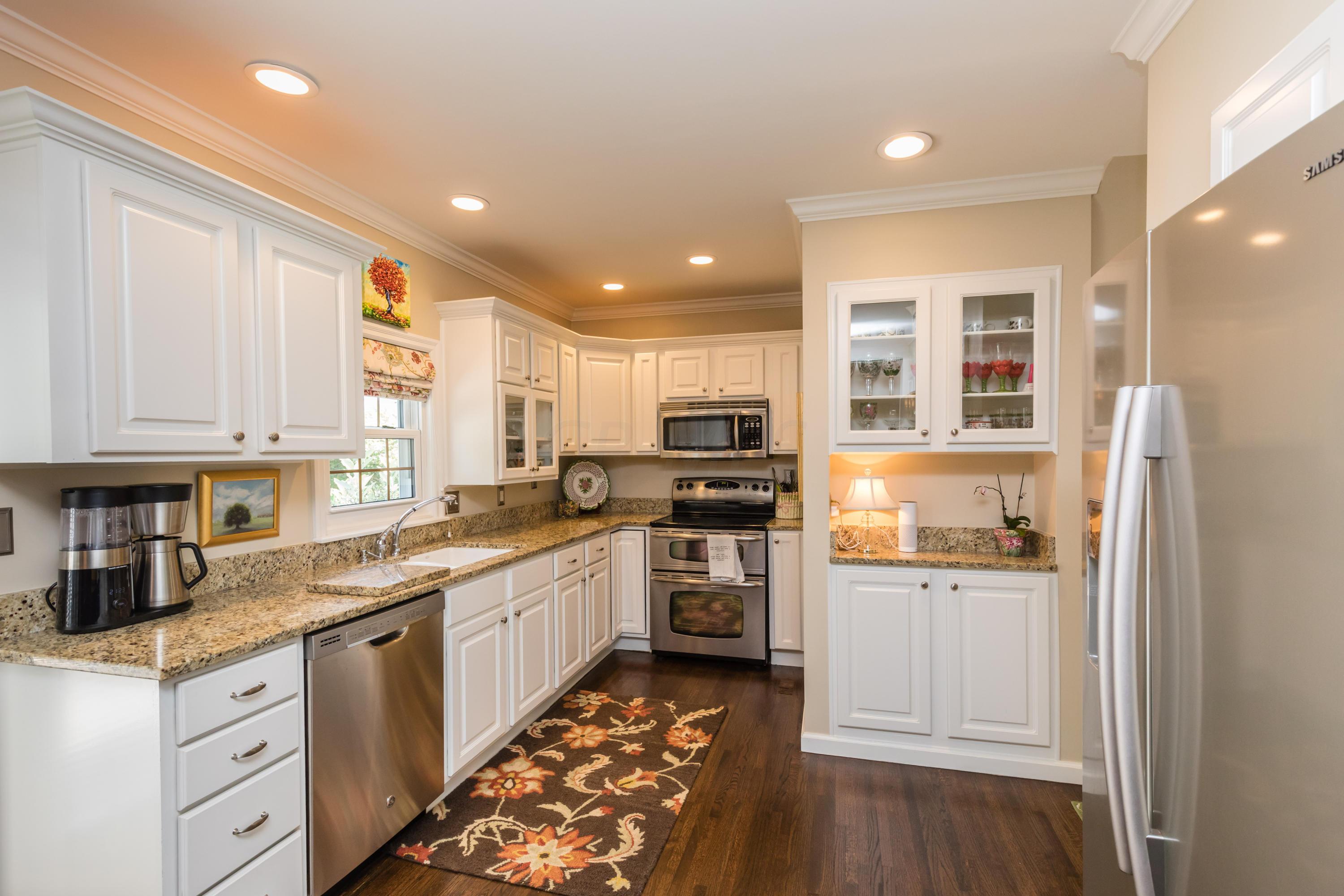 2712 Kent Road Columbus, OH 43221 - Photo 10 of 39