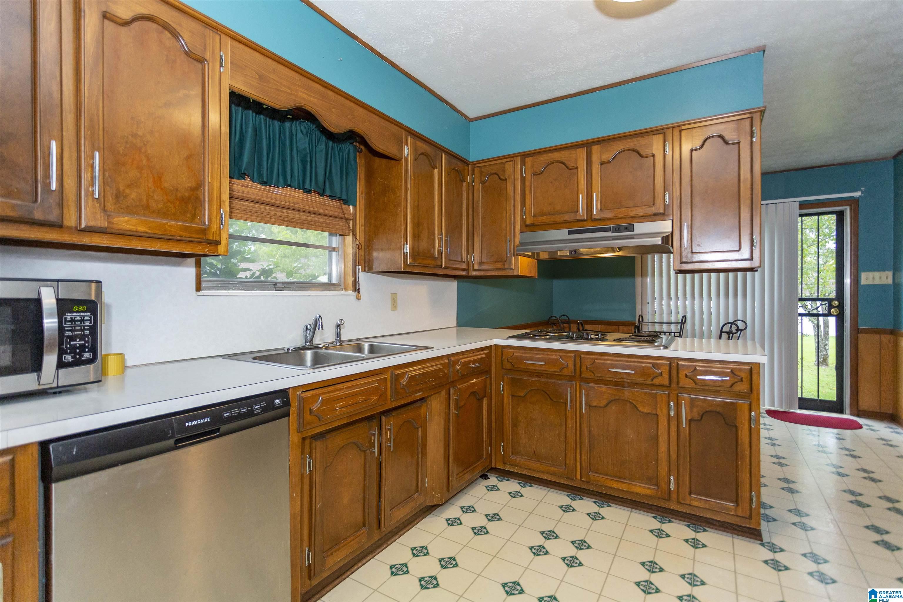 136 4th Plaza Pleasant Grove, AL 35127 - Photo 14 of 46