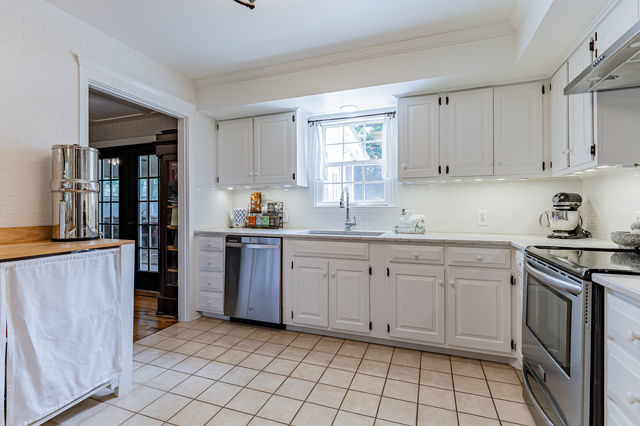 1904 Robert Drive Champaign, IL 61821 - Photo 19 of 131 a kitchen with granite countertop white cabinets and appliances