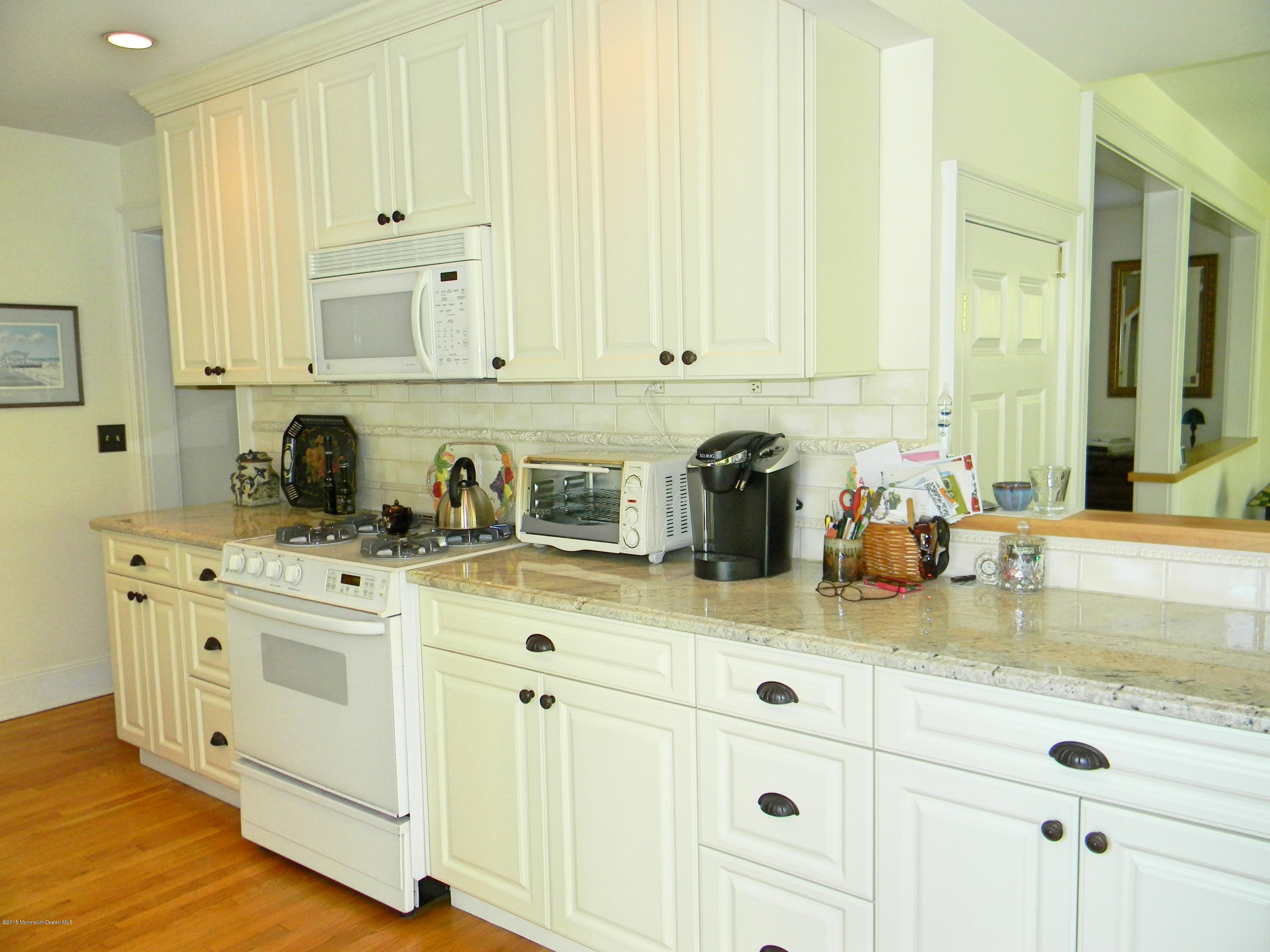 925 Woodview Road Brielle, NJ 08730 - Photo 8 of 27 Kitchen