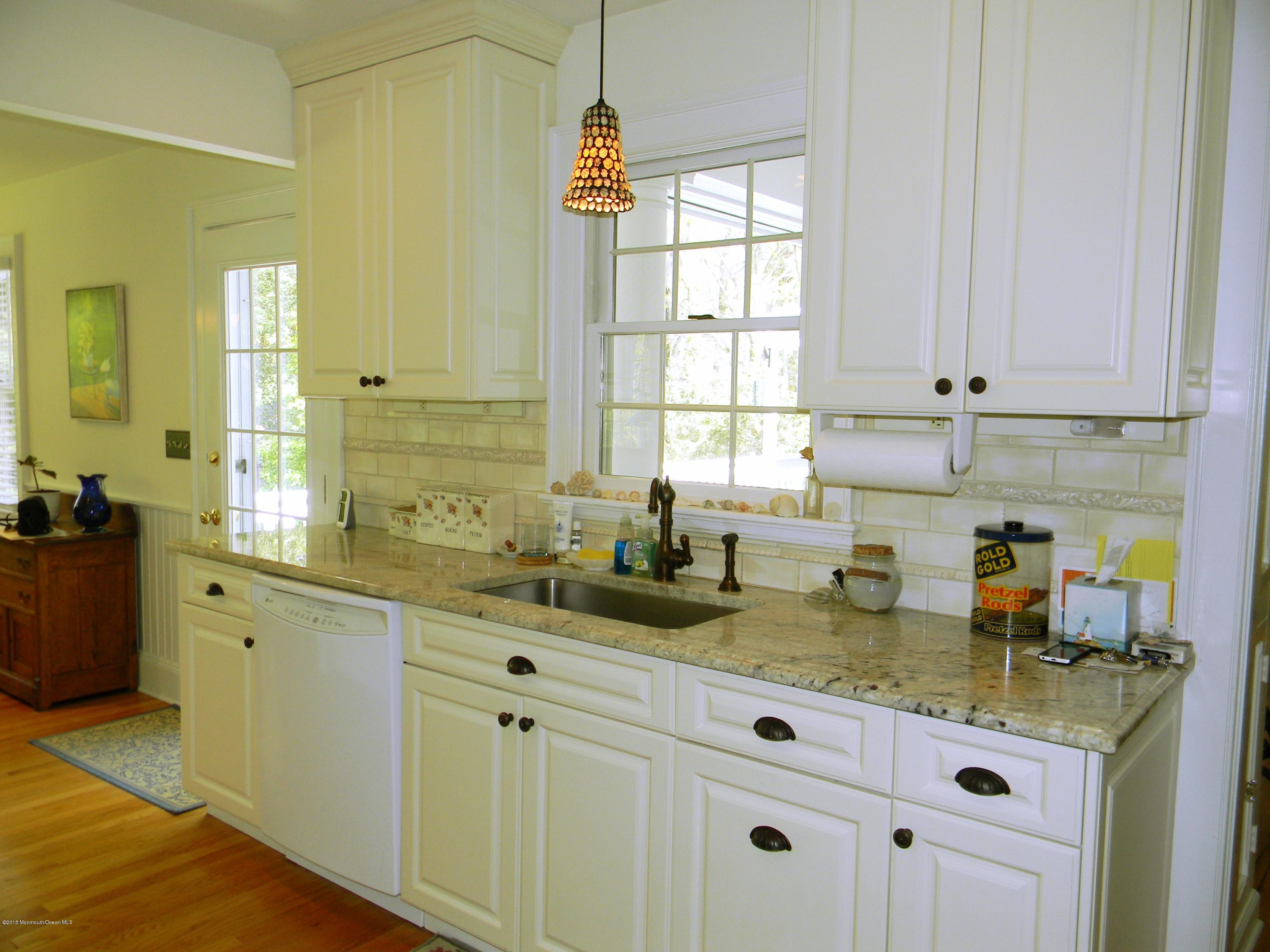 925 Woodview Road Brielle, NJ 08730 - Photo 9 of 27 Kitchen