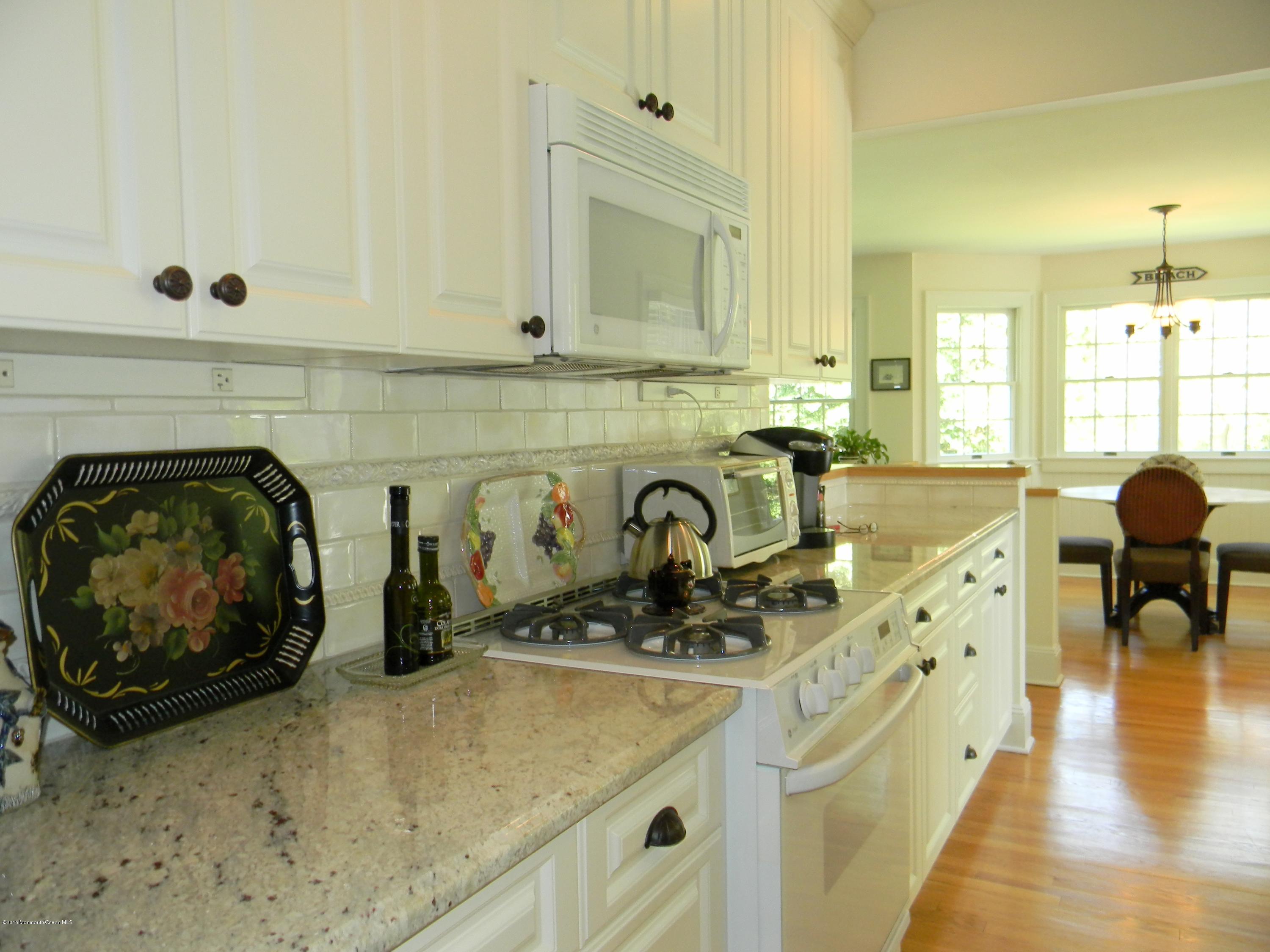 925 Woodview Road Brielle, NJ 08730 - Photo 10 of 27 Kitchen