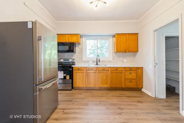 $169,900 | 92 West 37th Street, Steger, IL 60475