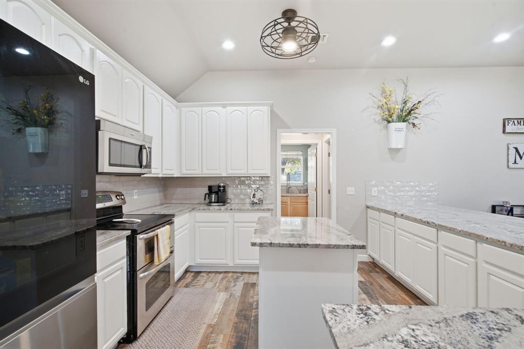 210 Saddle Club Road Weatherford, TX 76088 - Photo 9 of 40 Gallery Image 9