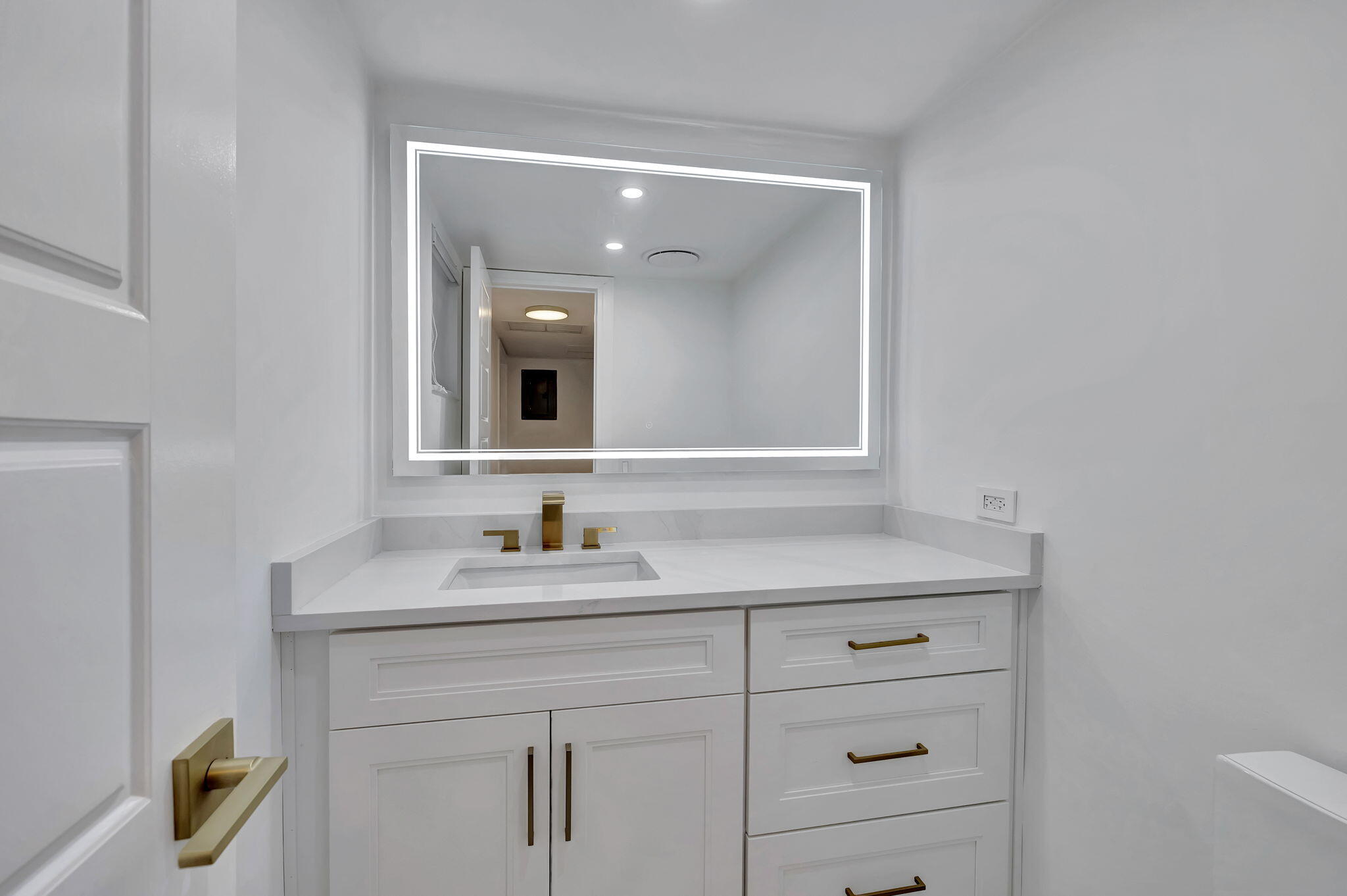 3100 North Palm Aire Drive, Unit 106 Pompano Beach, FL 33069 - Photo 25 of 42 a bathroom with a sink and a mirror