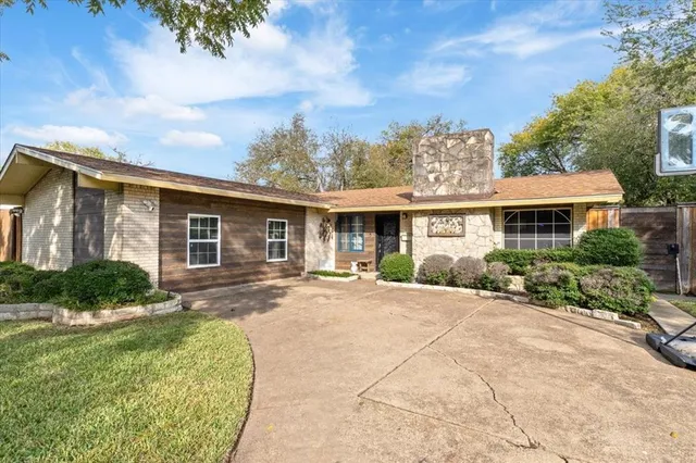 $440,000 | 1113 South Edwards Court, Irving, TX 75062