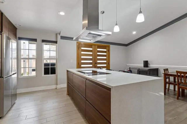 a large kitchen with kitchen island a large island in it