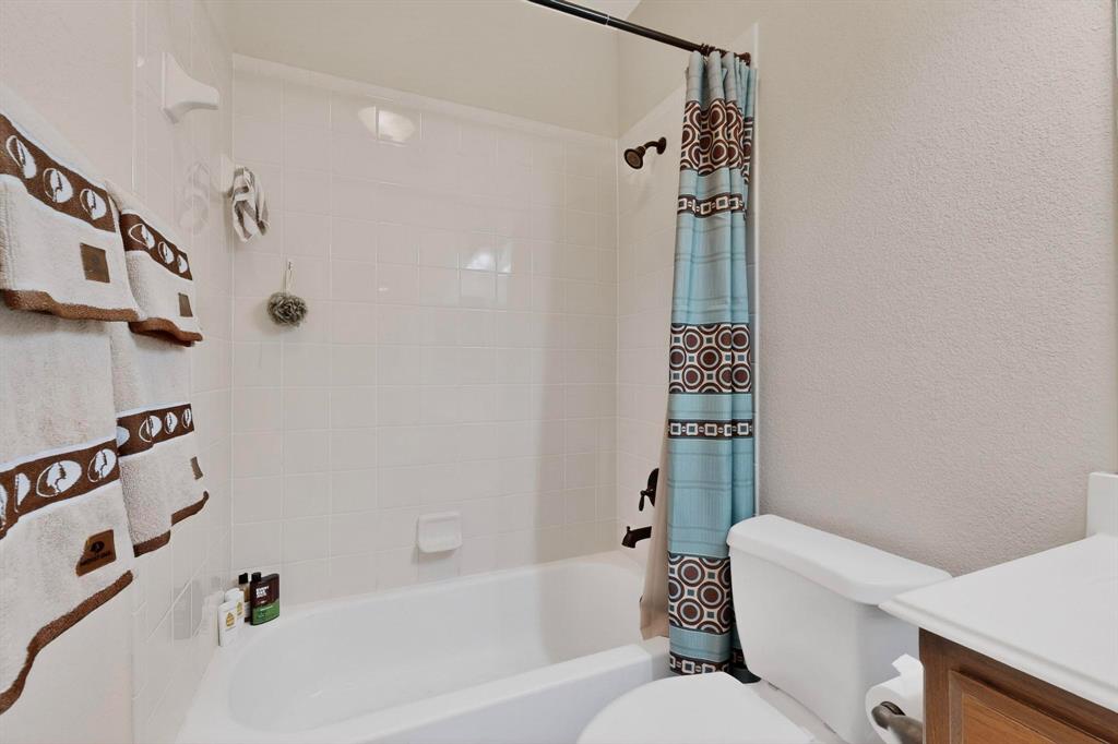 7625 Ridgedale Court Sachse, TX 75048 - Photo 24 of 40 a bathroom with a bathtub and shower