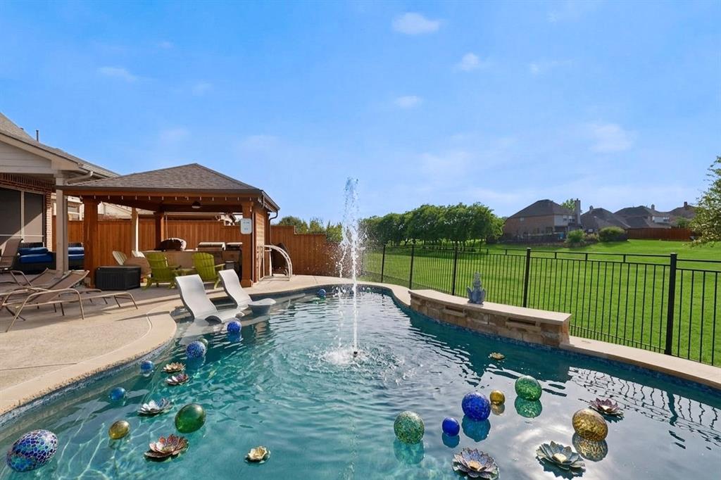 7625 Ridgedale Court Sachse, TX 75048 - Photo 37 of 40 a view of a chair and tables in the terrace