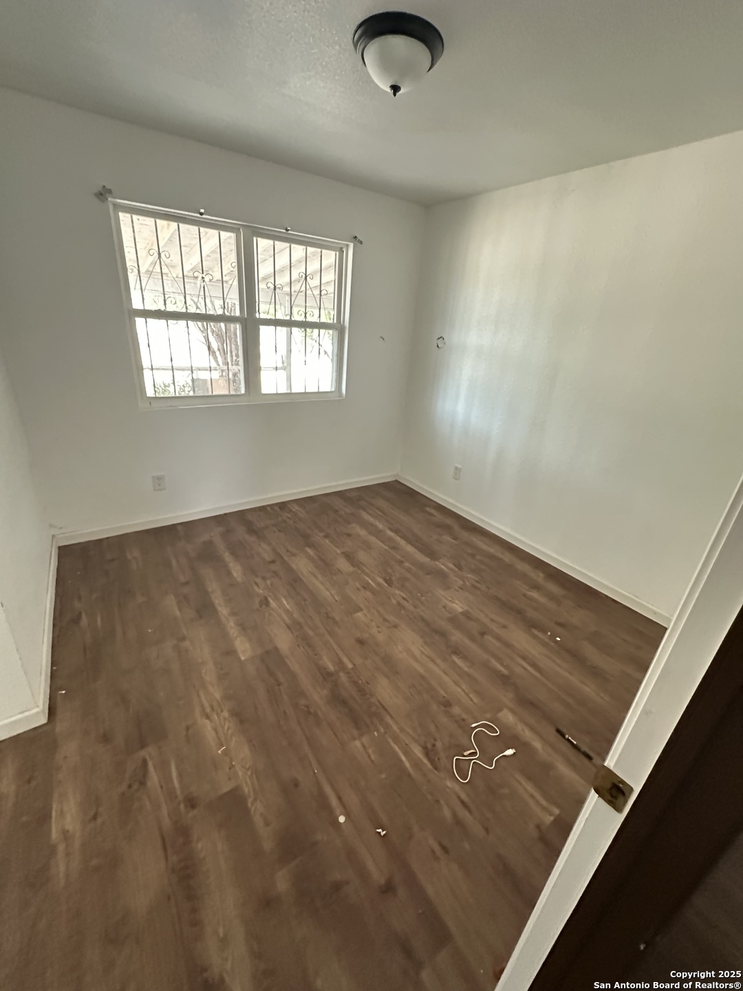 10498 Hollowell Road Atascosa, TX 78002 - Photo 7 of 11 an empty room with windows