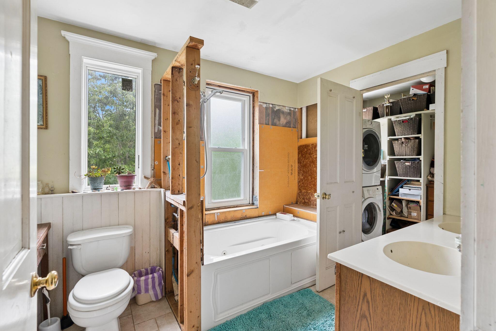 85 Old Port Road Kennebunk, ME 04043 - Photo 20 of 33 2nd Floor Bathroom