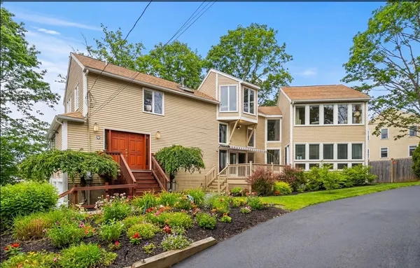 $1,295,000 | 2 Rolleston Road, Marblehead, MA 01945