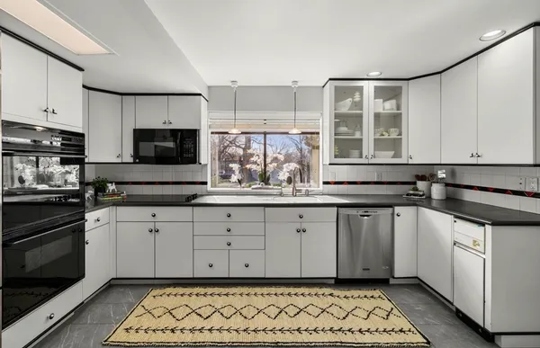$1,295,000 | 2 Rolleston Road, Marblehead, MA 01945