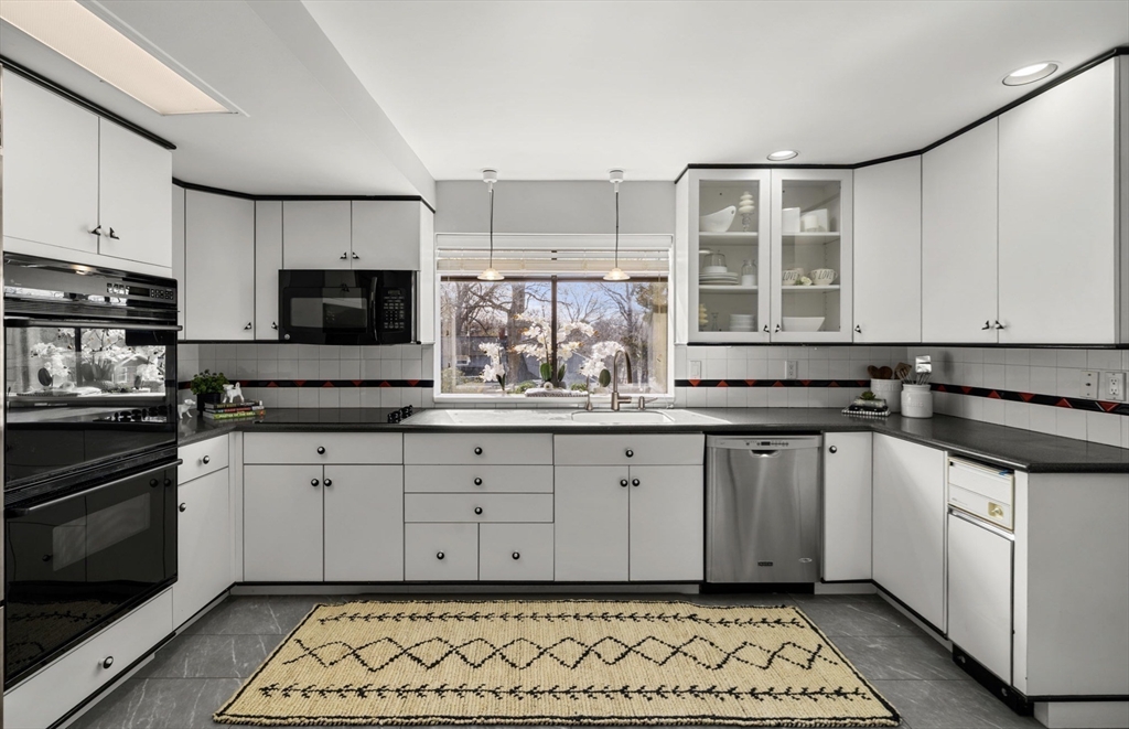 2 Rolleston Road Marblehead, MA 01945 - Photo 11 of 41