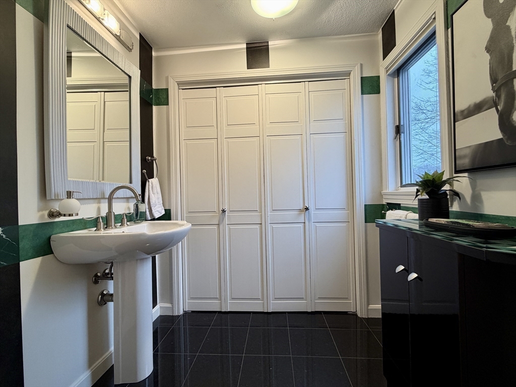 2 Rolleston Road Marblehead, MA 01945 - Photo 21 of 41