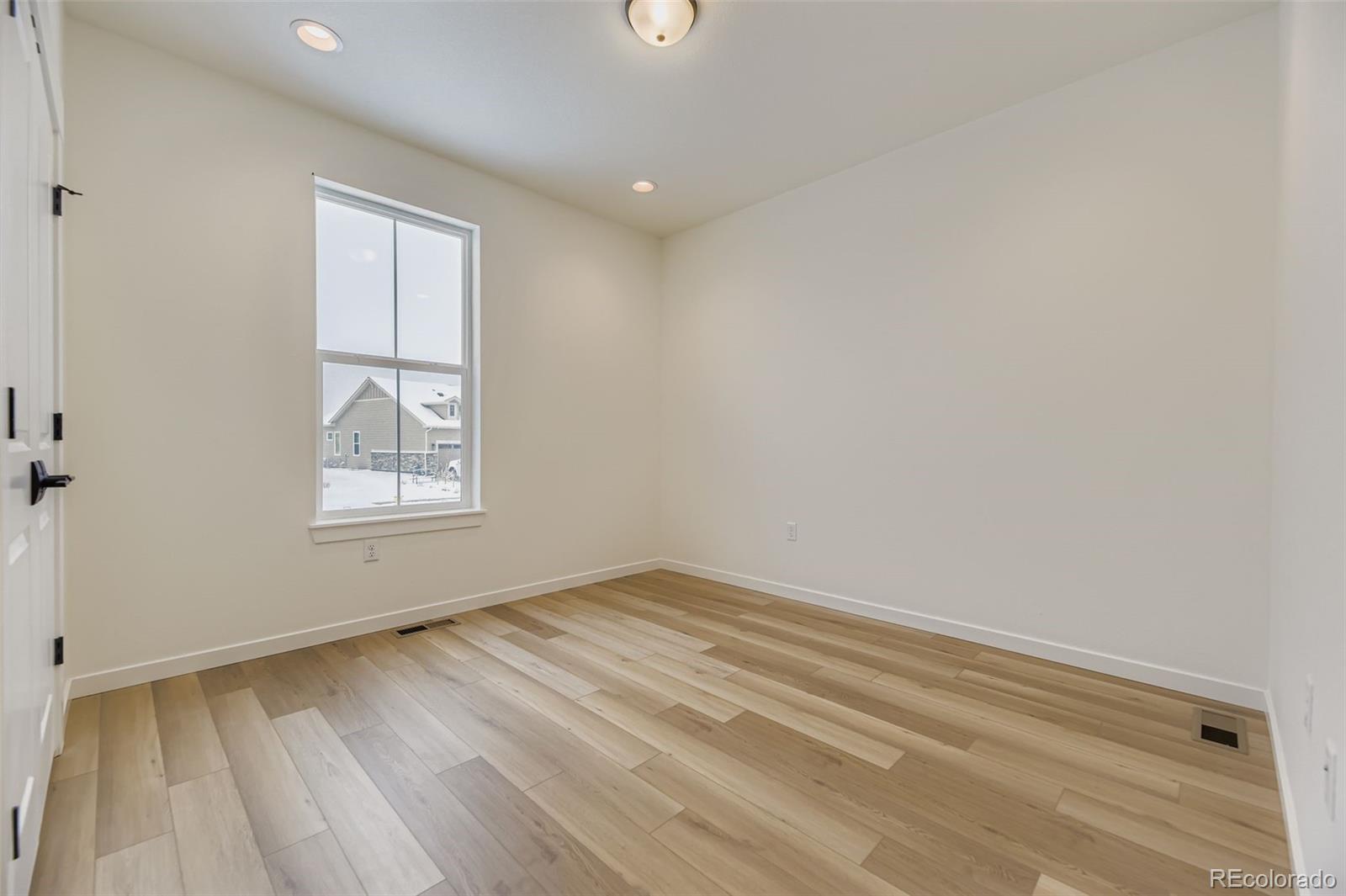 8902 South Riviera Way Aurora, CO 80016 - Photo 18 of 26 an empty room with windows