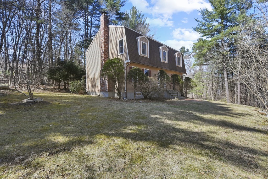 12 Valentine Road Hopkinton, MA 01748 - Photo 3 of 42 Gallery Image 3