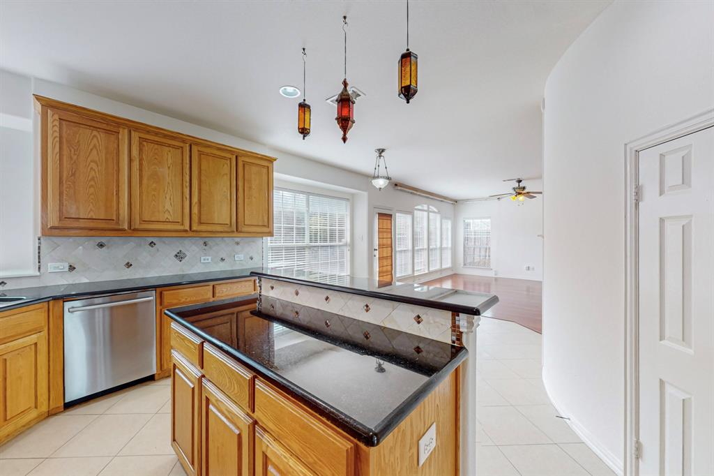 8609 Rugby Road Irving, TX 75063 - Photo 15 of 37