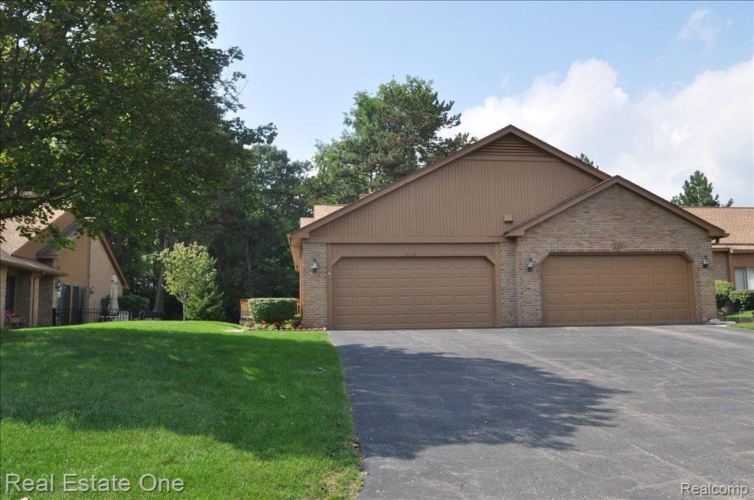 2174 London Bridge Drive, Unit 50 Rochester, MI 48307 - Photo 2 of 13 LongFord London Bridge 083 - Cop